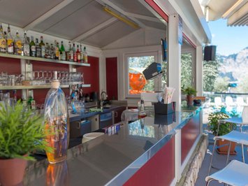 Wellness hotel on Lake Garda with pool and terrace Wellness hotel on Lake Garda with pool and terrace