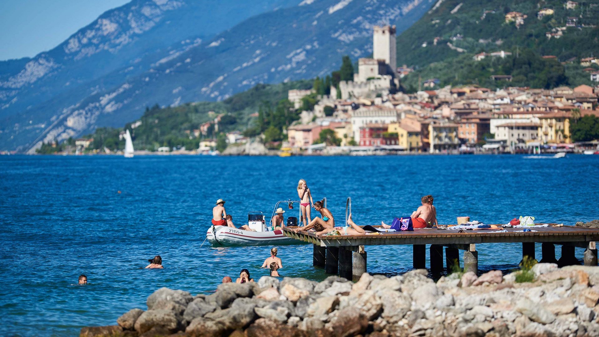 Familienhotel am Gardasee mit Pool Familienhotel am Gardasee mit Pool