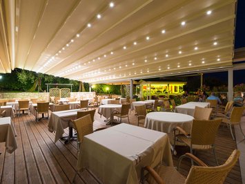 Wellness hotel on Lake Garda with pool and terrace Wellness hotel on Lake Garda with pool and terrace