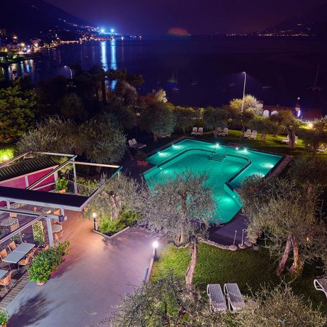 Hotel sul Lago di Garda con piscina: le nostre immagini Hotel sul Lago di Garda con piscina: le nostre immagini